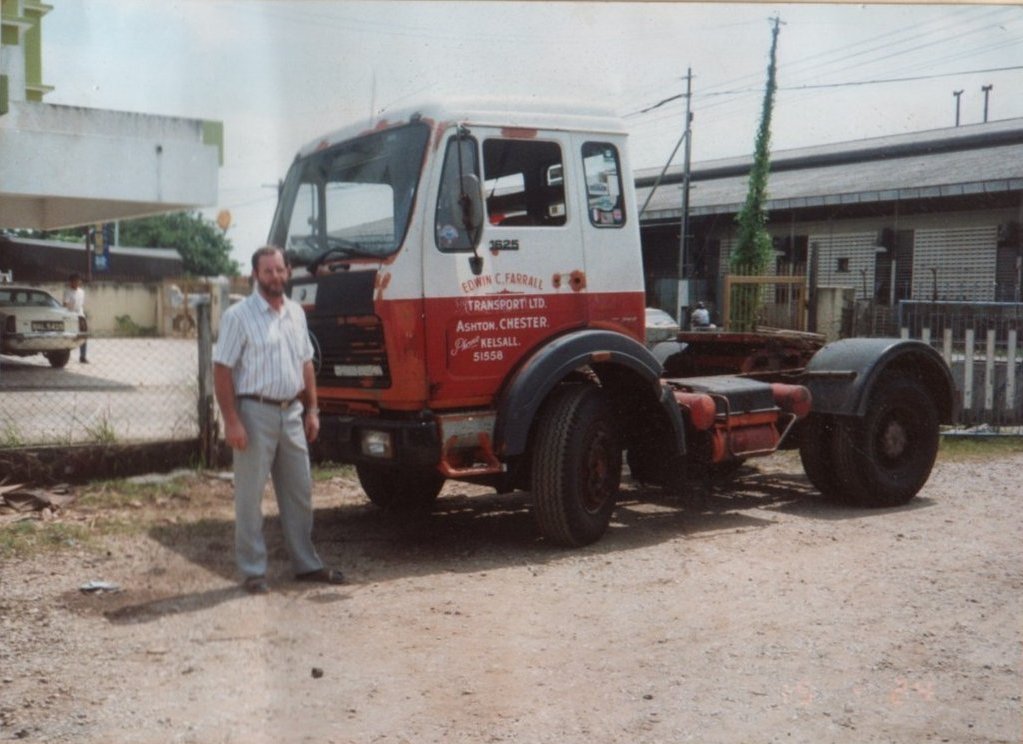 Farralls_Tspt's tweet photo. Lost in Taiwan, 1990  🚚🌏

It's not everyday you find one of your trucks half way across the world, but in 1990 we were sent a photo of XVS 569X a long way from home in Taiwan!

Let us know where you've spotted one of our trucks lately 📷

#ThrowbackThursday #FGSpotted https://t.co/x1vvg2ztL6