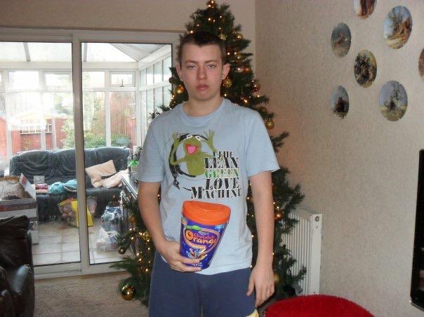 Garratt7's tweet photo. Hi twitter, I was supposed to play with my friend at football last night but he never turned up, & no1 has heard off him since. Can you please retweet this so we can find him #FindChris #LeanGreenLoveMachine
@SedgleyFc https://t.co/2NhyBdDd9i