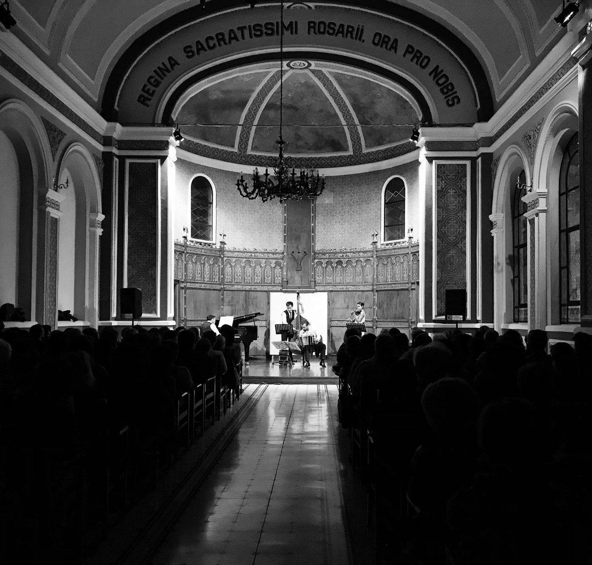 Yaşıyor ve yaşatıyorken...

La musica es la vida. 
.
#TangEsta #TanguerosDeEstambul #Tango 
<a href="/baturayyarkin/">Yarkın</a> | <a href="/aydnblpnar/">bunebicimis</a> | <a href="/ortacaydinoglu/">Ortaç Aydınoğlu</a> | <a href="/gulfemguler/">fem ben, gülfem</a>