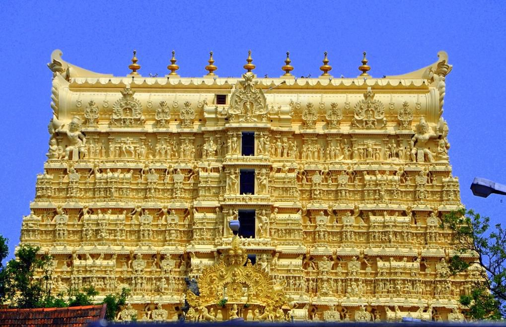 4. Balarama Varma, to make Trivancore Kingdom as part of Indian Union, the King said, "this land doesn't belong to me, belongs to God  #padmanabhaswamy & I am only the Custodian. If Bhagwan  #Ananthan asks me to do, I will oblige". The Indian authorities didn't believe this &