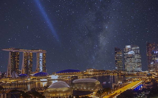 "Le Voyageur Singapourien" sera un morceau instrumental atypique dans l'album. Stellaire, filmique, les premiers extraits seront bientôt "on air". Encore un peu de patience...
#singapore #voielactée #évasion #album #renaissance