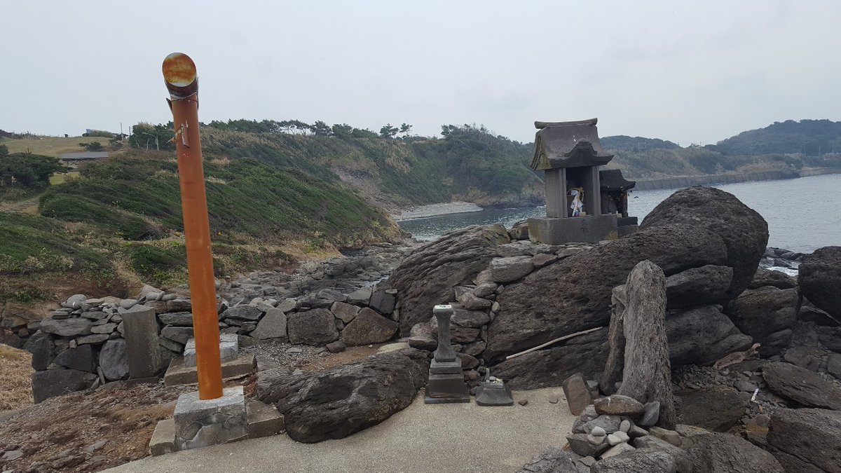 thanks_noka's tweet photo. 長崎県の壱岐島にある龍蛇神神社⛩️
出雲で神在祭が始まる前に日本中から壱岐に龍が集まり、その後神様たちを迎えに行くらしいです🐲

そして龍蛇神様の先導で全国の神様は出雲に向かうそうな👍
凄く心地かいい空間でした
壱岐島で１番好きな場所
#壱岐島
#出雲大社 https://t.co/gaQsBn4Mm7
