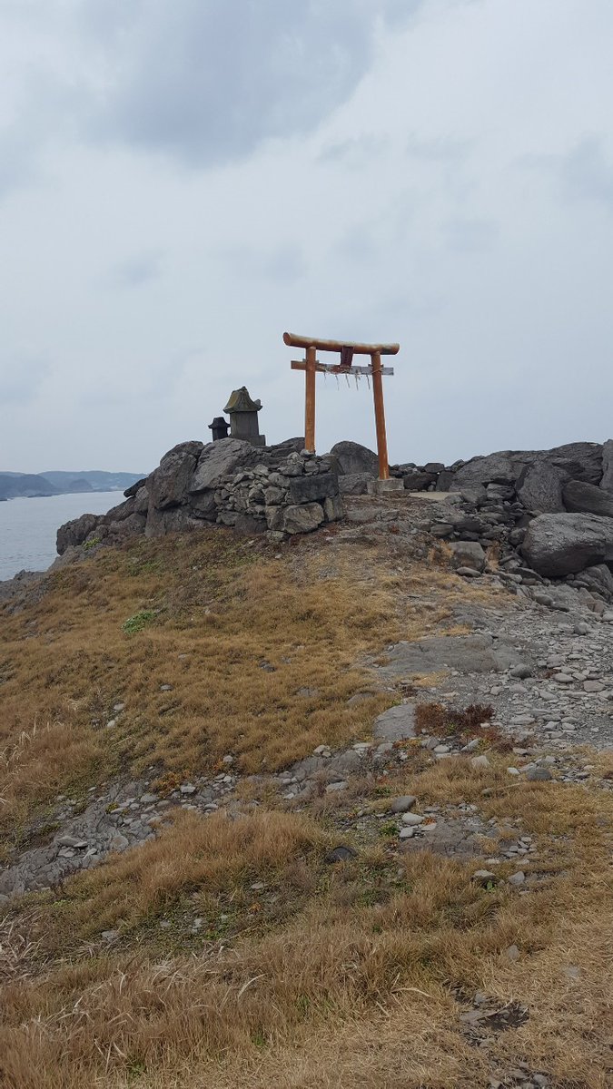 thanks_noka's tweet photo. 長崎県の壱岐島にある龍蛇神神社⛩️
出雲で神在祭が始まる前に日本中から壱岐に龍が集まり、その後神様たちを迎えに行くらしいです🐲

そして龍蛇神様の先導で全国の神様は出雲に向かうそうな👍
凄く心地かいい空間でした
壱岐島で１番好きな場所
#壱岐島
#出雲大社 https://t.co/gaQsBn4Mm7