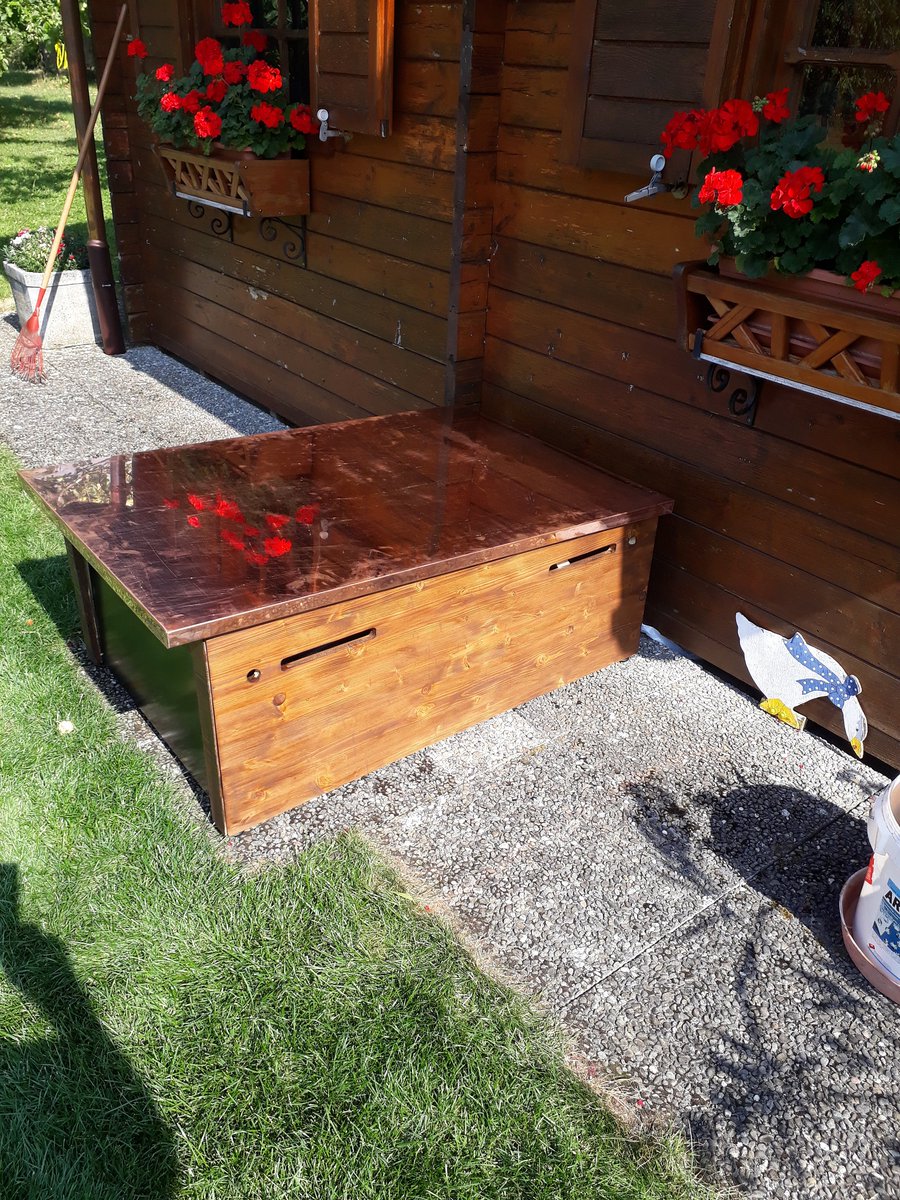 und auch die Garage für <a href="/RobotAutomower/">Husqvarna Automower</a> 435X AWD wurde selber gestaltet - hier mit Kupferdach :))