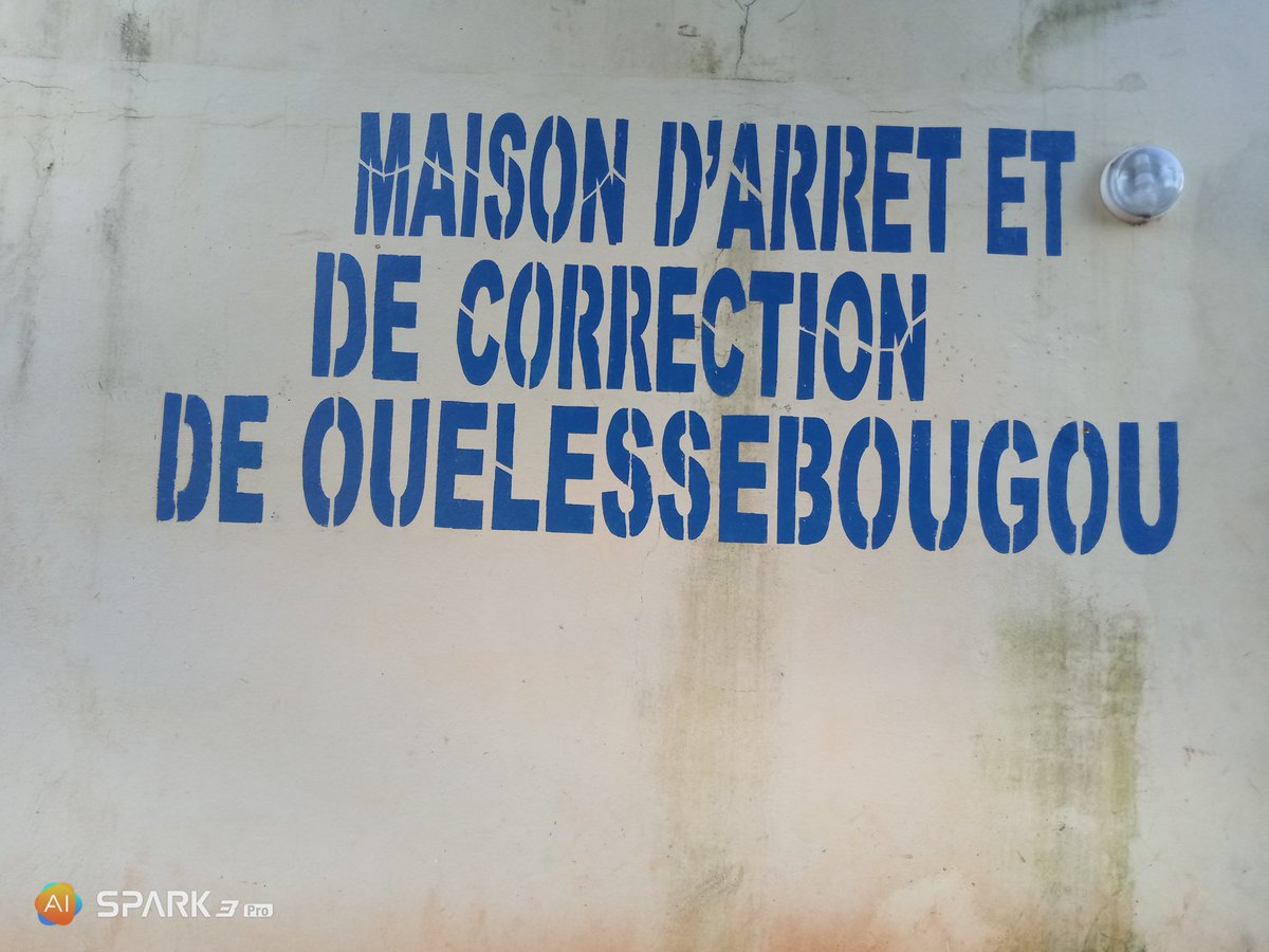 MODIBOBTRAORE1's tweet photo. Dons des kits sanitaires contre la covid19 à la maison d'arrêt de Ouélessébougou
Initiative #CapDH
Financement #FAMOC https://t.co/lS4iWb8TJ9