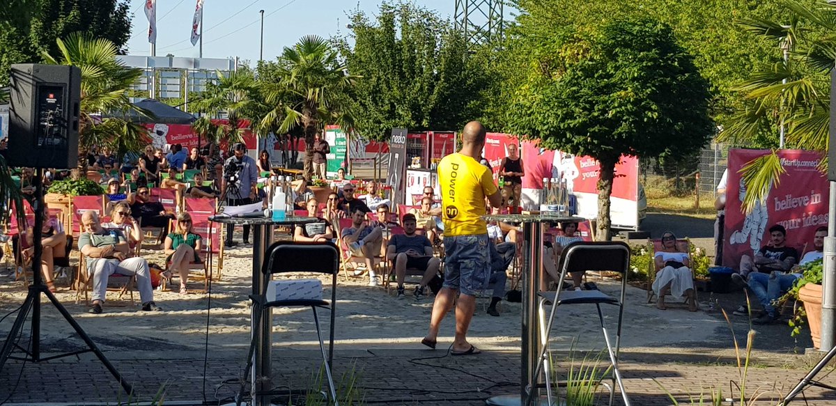 powercloud_de's tweet image. Unser CEO Marco Beicht teilte gestern Abend in seiner Keynote bei der StartUp.connect Night im sommerlichen Technologiepark Offenburg seine Erfahrungen mit Teilnehmern des Black Forest Accelerators und jungen Gründern*Innen. #startup #powercloud #nevergiveup