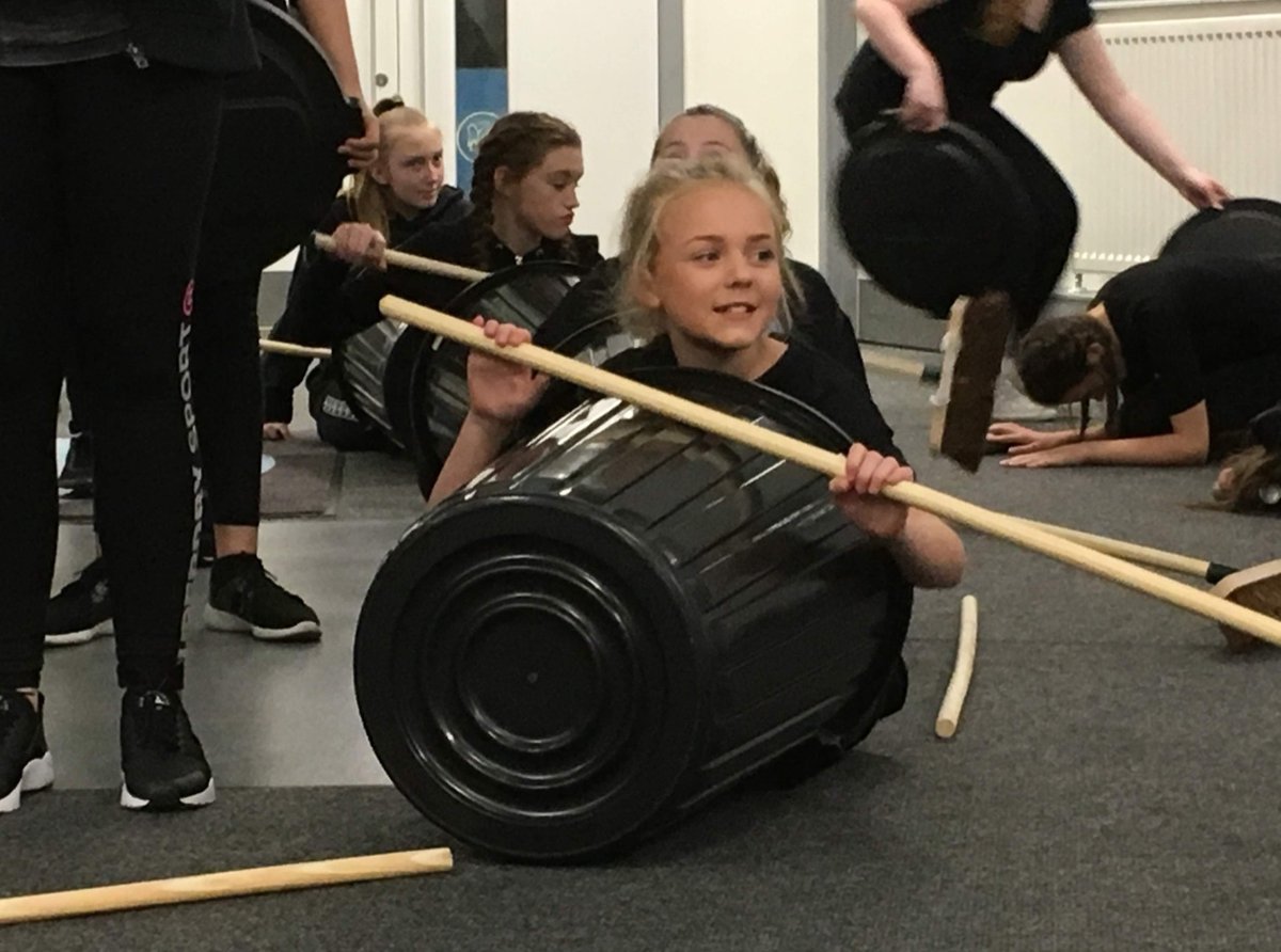 llobacademy's tweet photo. We created a Stomp style routine linking back to our industrious routes and sang the iconic Why Aye Man by Mark Knopfler as well as the beautiful folk song, Water of Tyne.

#Teamworkmakesthedreamwork #creativityweek #2017 #collaboration #commitment #ambition #whyayeman #teamPA https://t.co/wmeUDTSpsP