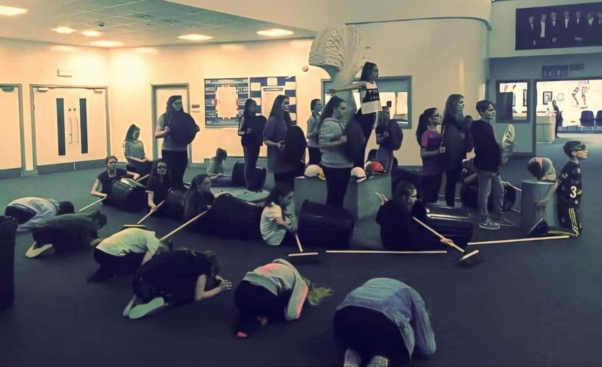 llobacademy's tweet photo. We created a Stomp style routine linking back to our industrious routes and sang the iconic Why Aye Man by Mark Knopfler as well as the beautiful folk song, Water of Tyne.

#Teamworkmakesthedreamwork #creativityweek #2017 #collaboration #commitment #ambition #whyayeman #teamPA https://t.co/wmeUDTSpsP