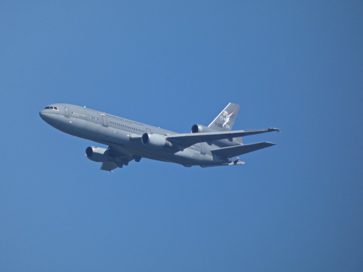 EHEH_Spotter's tweet photo. #NAF41 Low approach runway21 👀 @ EHEH : Royal Netherlands Air Force , McDonnell-Douglas #KDC10 T-235, #480C01 , (3km out #garden)
#RNLAF #334sq #milair #avgeek 👀 #potn 📷🌞 https://t.co/8gTiXBLMLf
