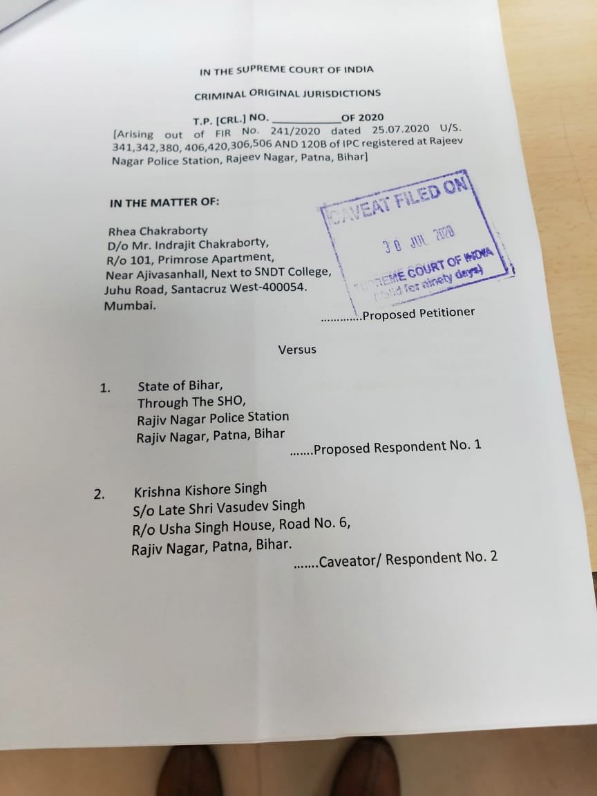 _whatsinthenews's tweet photo. Sushant Singh Rajput's family files caveat in Supreme Court after Rhea Chakraborty's petition to transfer investigation #SushantProbeFiles #SushantSinghRajputCase #SushantSinghRajput #RheaChakraborthy https://t.co/hzhI1fEwBl