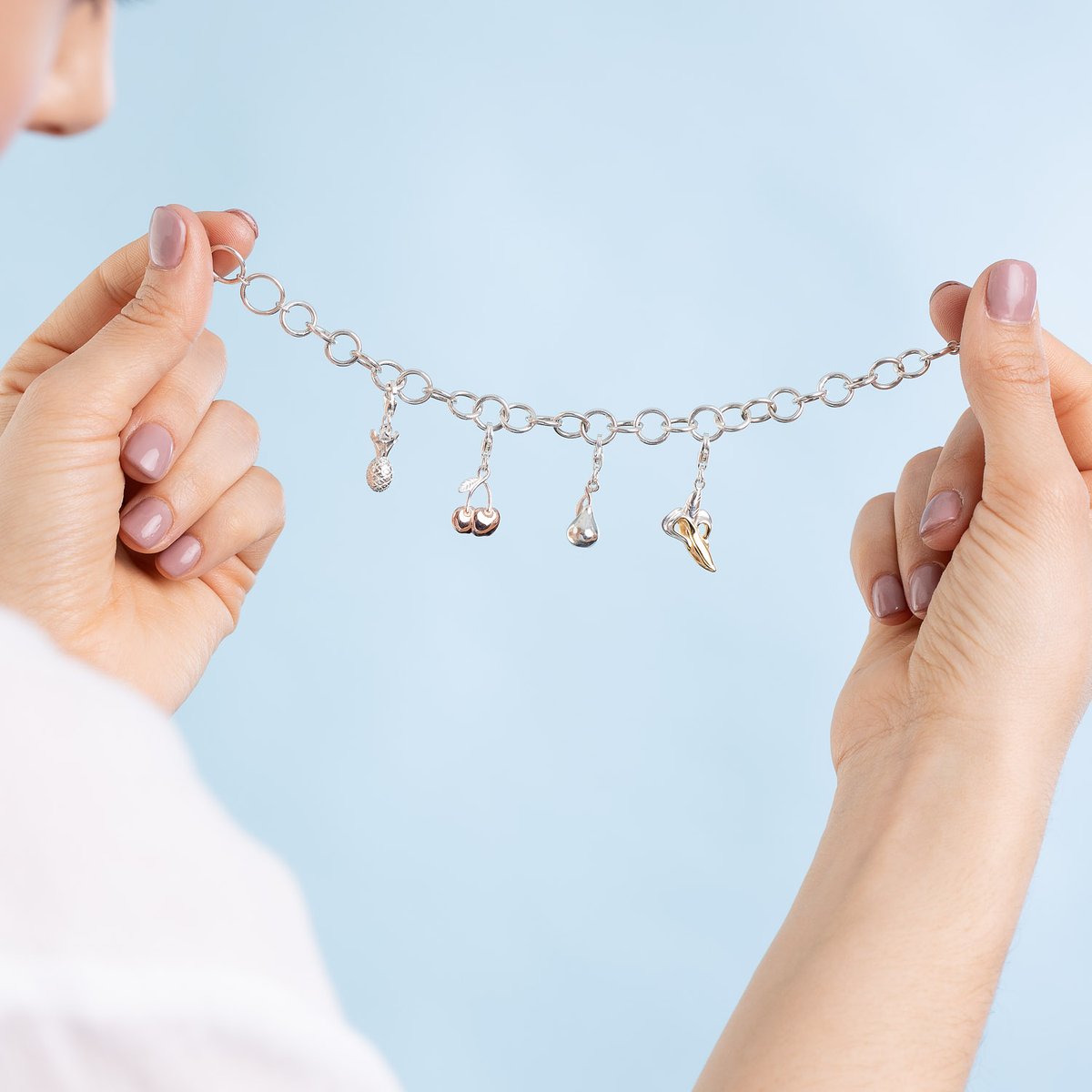 🍒Fruity Inspiration, an easy way to up your 5 a day 🍌🍎🍓🍍. Currently obsessed with the rose gold &amp; silver cherry necklace and two tone Sassy Banana . Smoothie !
.
#cherrynecklace #rosegold #recyledsilver #fruit#charmbracelet #🍒#🍌# 🍍#🍏 #ukdesigner #supportsmallbusiness