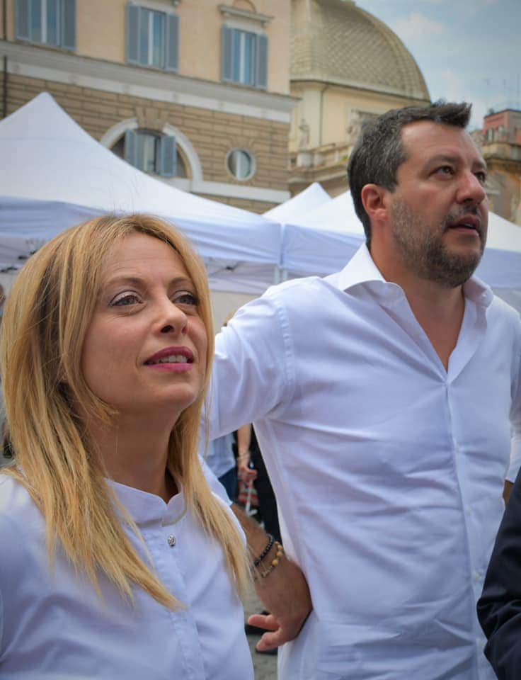 Processare Salvini per aver difeso i confini italiani dall'immigrazione ILLEGALE è semplicemente scandaloso. FDI voterà compattamente, e convintamente, contro l'autorizzazione a procedere. La sinistra impari a battere i suoi avversari nelle urne, se ne è capace. Forza Matteo.
