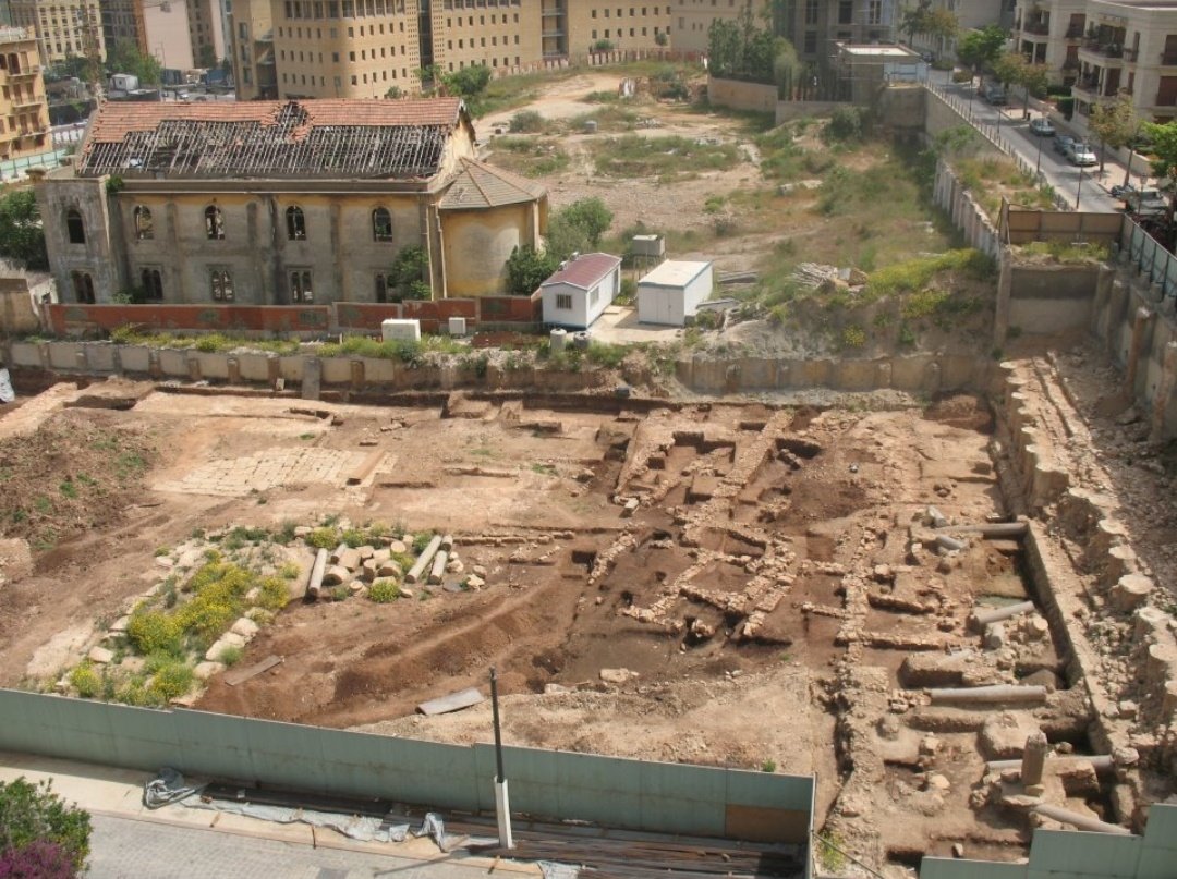 بال٢٠١٣، نقد وزير الثقافة  #غابي_ليون القانون بتوقيعه على قرار تفكيك آثار ميدان سبق الخيل الروماني بمنطقة وادي أبو جميل ببيروت والمحمي من قبل المدرية العامة للآثار وقيد الكشف والدرس، وأصدر القرار بتفكيك ودمج أجزاء منو بمشروع سكني استثماري فخمالمشروع حالياً متوقّف والموقع مهمل