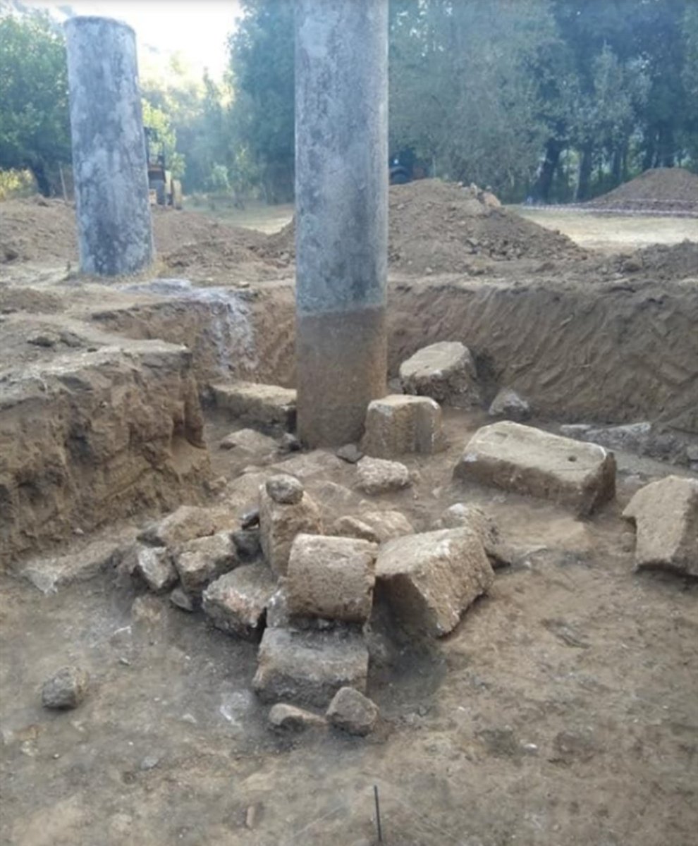 طبعًا ما رح إدخل بكل تفاصيل المخالفات الثقافية والأثرية والبيئية لمشروع  #سد_بسري لأن بدو ثريد لوحدهواضح وضوح الشمس تغيير الإصطفافات عندما بتلتقي المصالح السياسية، من التيار ومن غيروالآثار الرومانية والجسور والأشجار المعمّرة شاهدة على الجرائم وخير دليل على المجازر يلي رح ترتكب