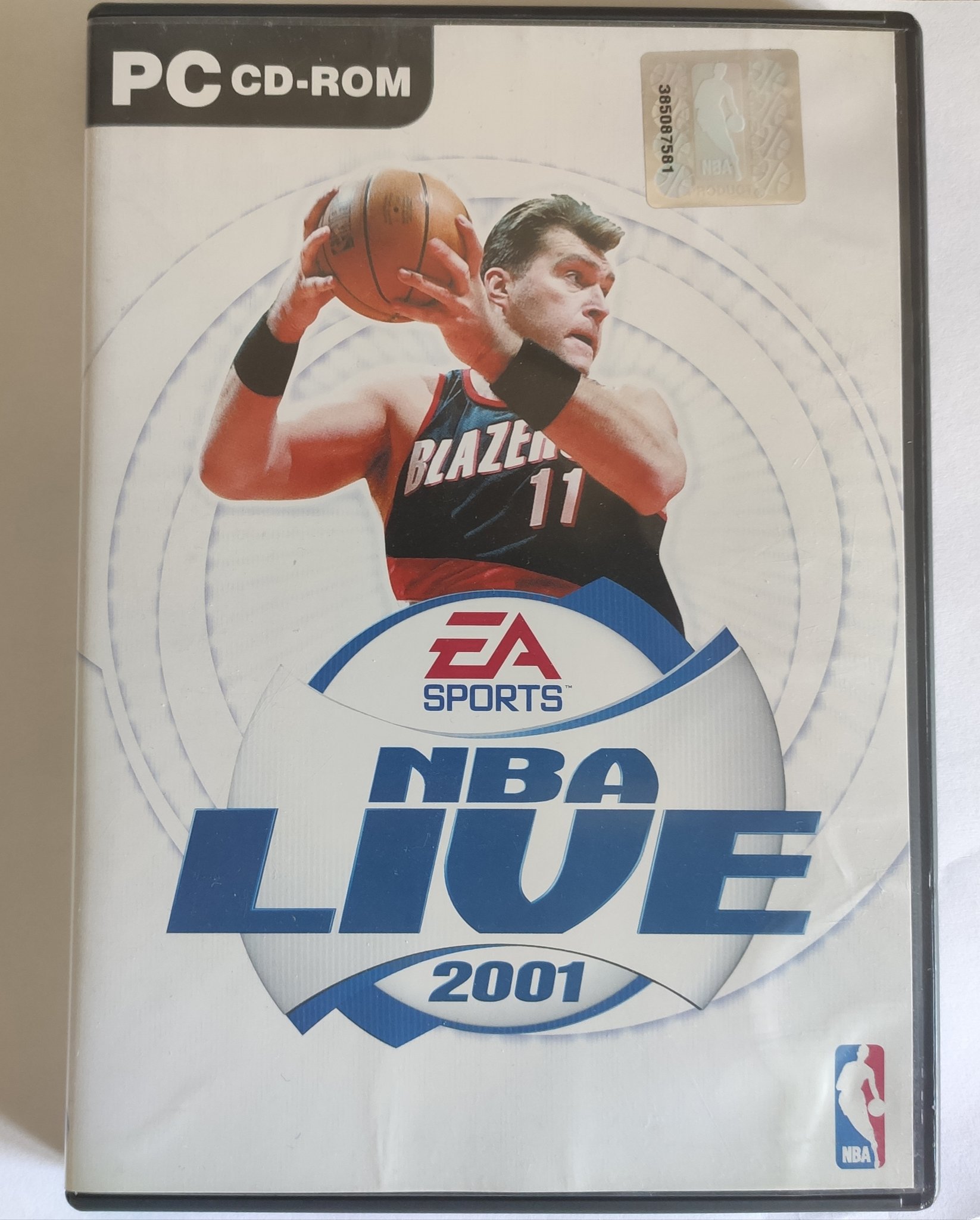 Razor on X I got pretty lucky yesterday and picked this up locally from a seller online. The first NBA Live game NBA LIVE 2001 that had an official International Cover Athlete