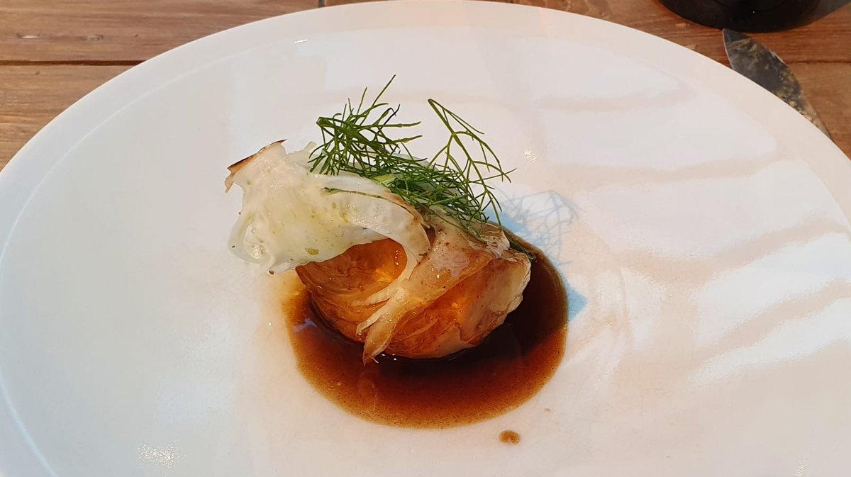 guideMichelinFR's tweet image. Après plus de deux ans d'absence, retour prometteur d'Angelo Ferrigno à #Dijon avec son restaurant Cibo (ingrédient en Italien) autour d'une cuisine française  créative et locavore en diable (approvisionnement dans un rayon de 200 km). Pensez à réserver !