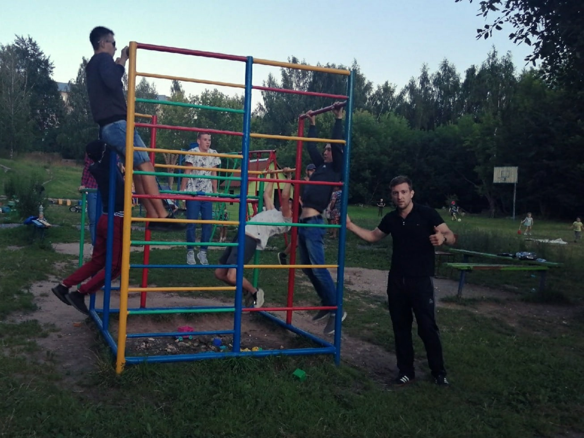 ivmger's tweet photo. В рамках направления #СпортДетям Кинешемские активисты #МГЕР облагородили детскую площадку и провели открытую тренировку по #Workout

#МолодаяГвардия #Спорт #Кинешма #Дети #МГЕР37 https://t.co/JfxlGE5frl