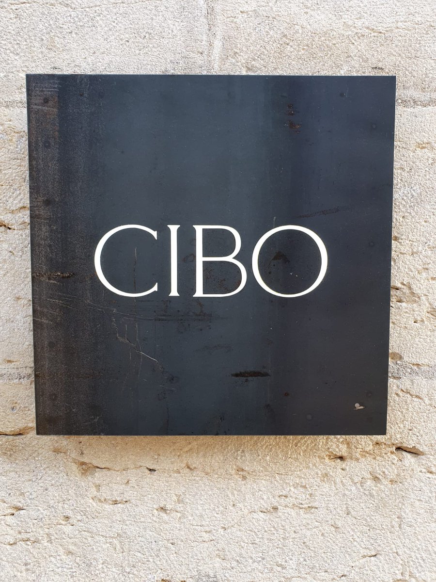 guideMichelinFR's tweet image. Après plus de deux ans d'absence, retour prometteur d'Angelo Ferrigno à #Dijon avec son restaurant Cibo (ingrédient en Italien) autour d'une cuisine française  créative et locavore en diable (approvisionnement dans un rayon de 200 km). Pensez à réserver !