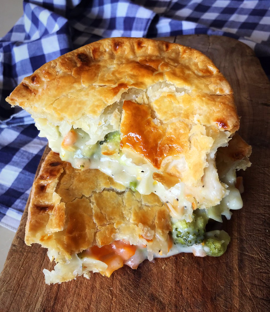 QGardensFarmSho's tweet photo. Here’s a new member of our pie family ...... the Cheesy Vegetable Pie. #qgardensfarmshop #oxfordshirefood #vegetablepie #vegetarian #pie https://t.co/86ojodXjpV