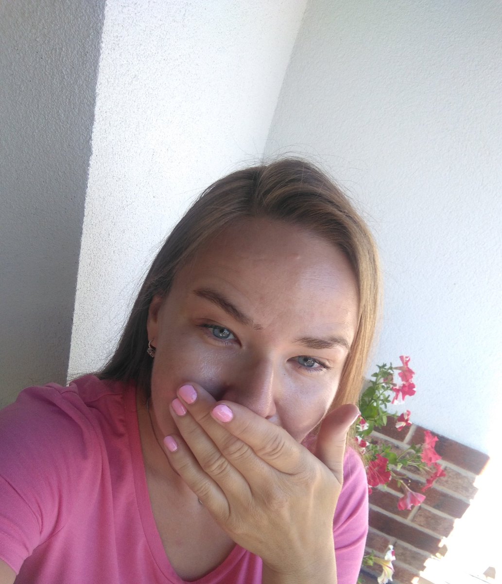 Zajickova's tweet image. Tak dlouho se chodí s brejlema pro vodu.. 

...až si člověk bez nich začne připadat jako nahej.

#summerissues