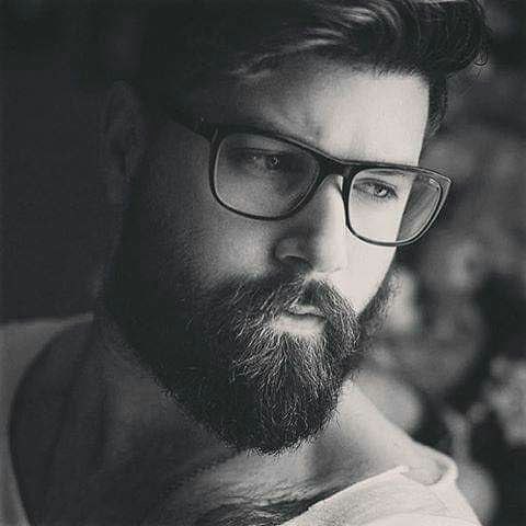 ..
.
.

كانوا في الحقيقة أسخف من أن نأخذهم على محمَل الجد ..

.
.
.