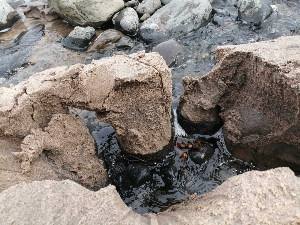 viewoverbelfast's tweet photo. Anyone else love finding 'mini geography'? My 13 old spotted this on the beach yesterday and was able to talk me through it.... We should have waited for the arch collapse! #coasts #sullivanupperschool #runkerry #geographyteacher https://t.co/rIpcBugg8z
