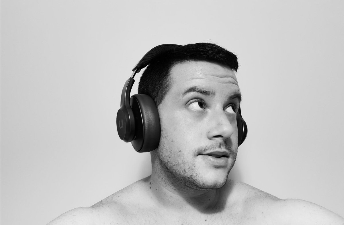 erlantzplaza's tweet photo. Probando los #CLAMANC de @freshnrebel 🎧 https://t.co/0s4vxrO5Gp