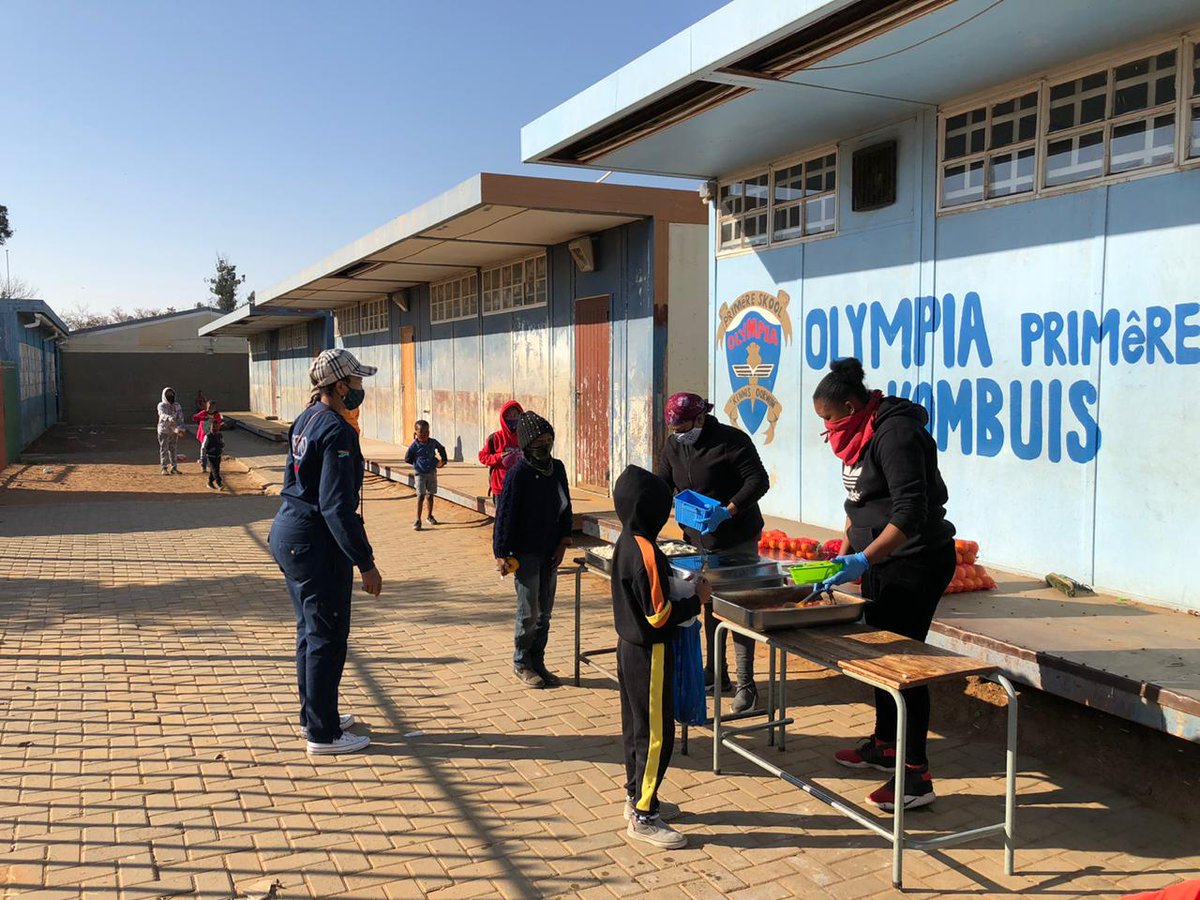 Good day, don't forget that school nutrition is available in schools. Learners who are part of the programme must go to school to receive their meals. Adhere to social distancing and wear your mask <a href="/GovernmentZA/">South African Government</a> <a href="/SAgovnews/">@SAgovnews</a> <a href="/ElijahMhlanga/">Elijah Mhlanga</a> <a href="/DBE_SA/">Dep. Basic Education</a> #ThursdayMotivation