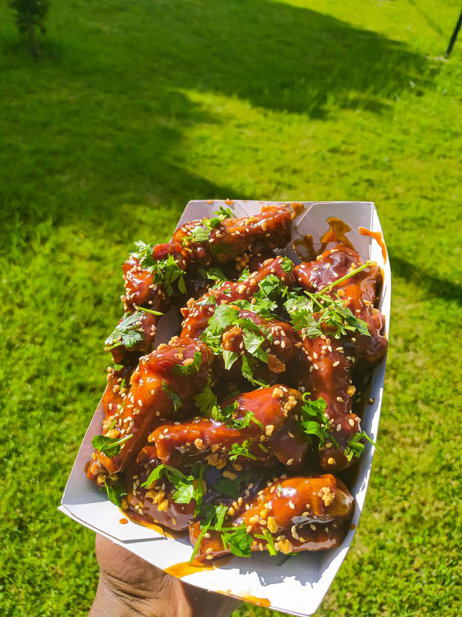 Moh_Wingz's tweet photo. Back like we never left💉

Sasa si Kesho Ufukuze Baridi na Some Moh wings alafu juu uongezee Waru Ivi Ivi😍💉

DM us or Call 0793949475 to place your pre orders for kesho😊

Pia unaweza tupea Ka RT hapo mnunuzi anaweza kuwa Timeline yako😊 https://t.co/BEi53LVyHo