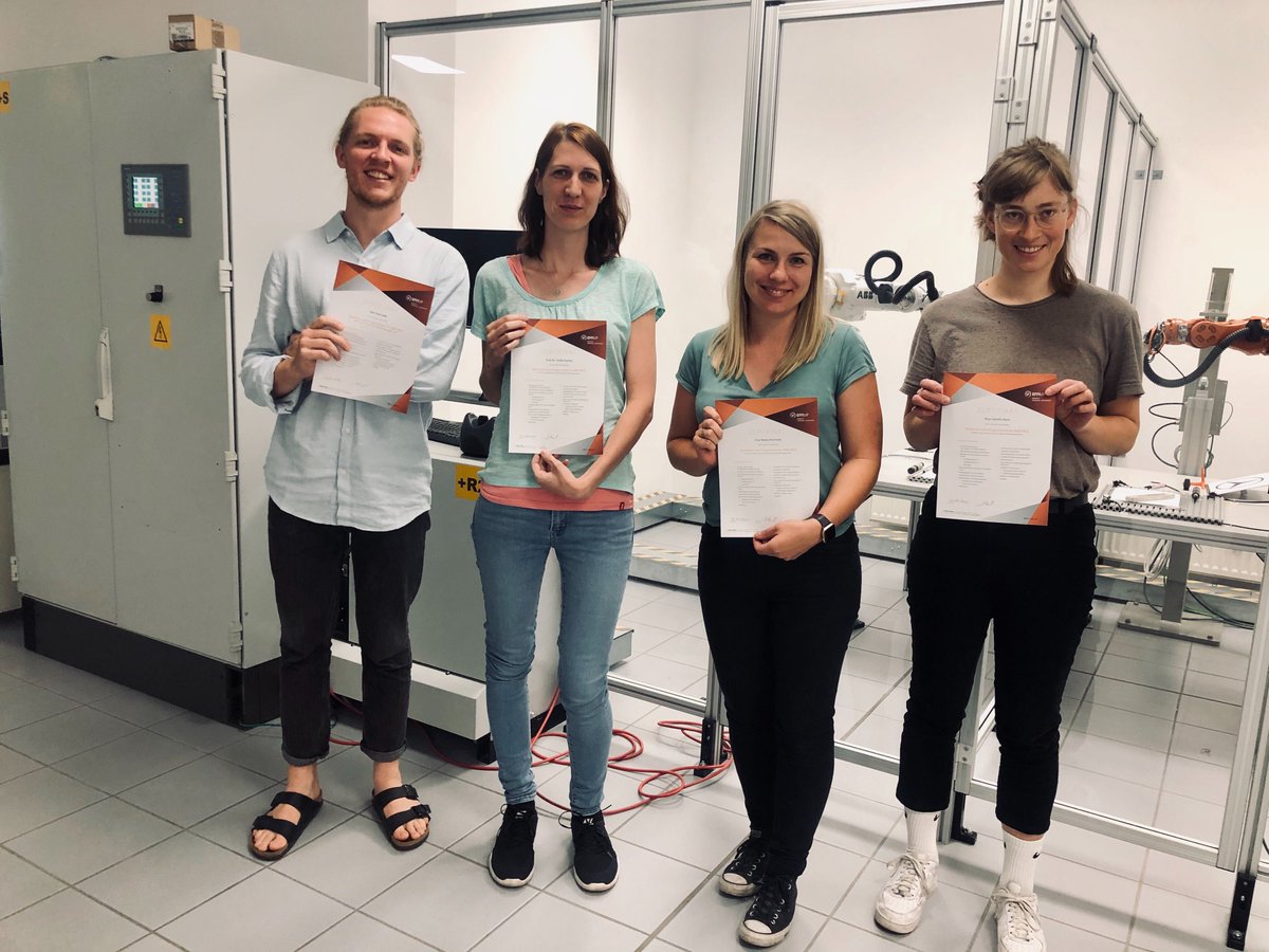 wandelbots's tweet image. Back to the roots! 🤖📓 
We had an amazing learning experience at #EFFIUP. We learnt a lot, asked a lot and brought a lot of input home. Time to implement all the details and deliver the best user-experience to you! 💪
_
#robotics #robotsforthepeople #robotschool #userexperience