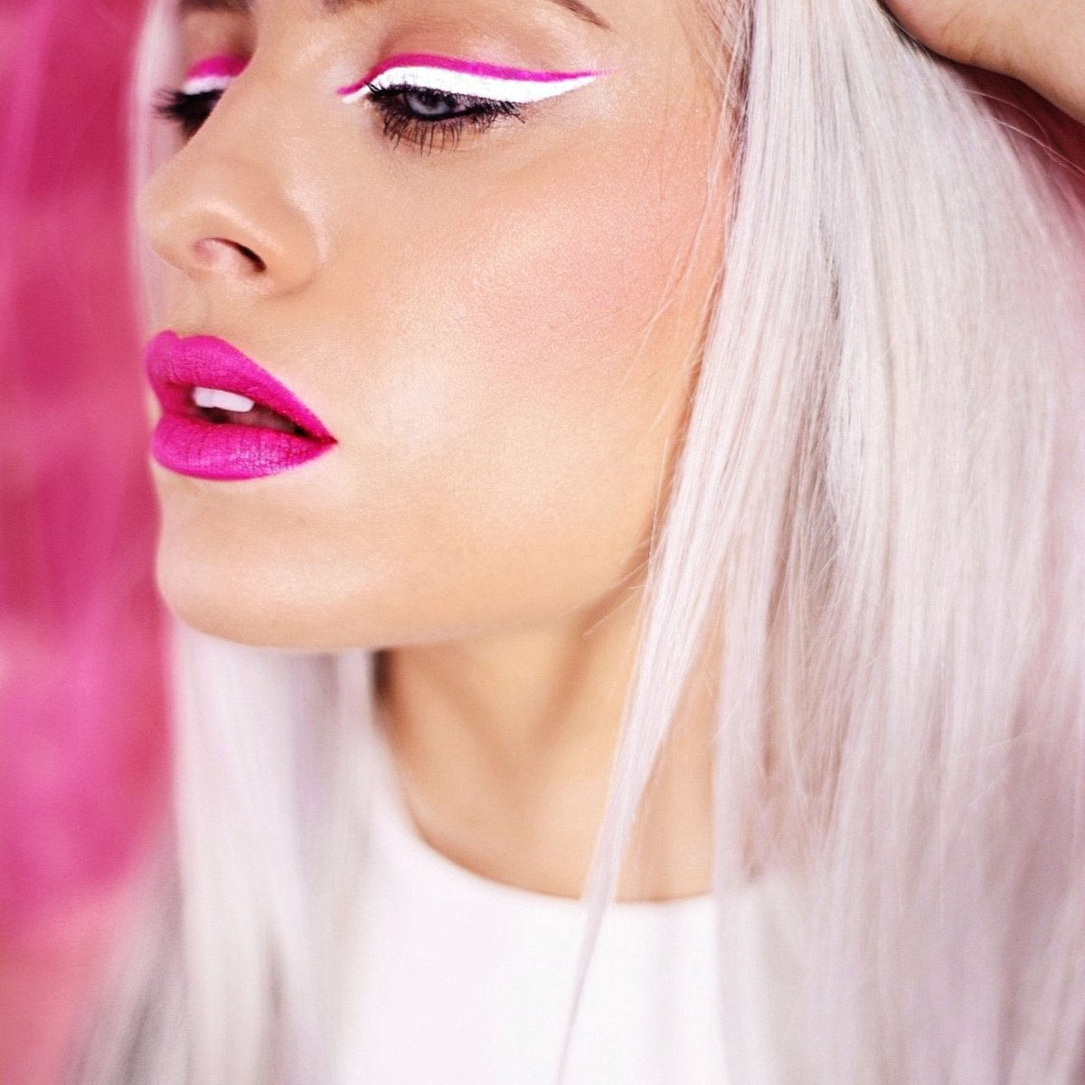 Gottshot's tweet photo. '' Live for what you believe, not what others tell you ''
@peachesmakeup @collectionlove @kyliecosmetics @rimmellondonuk #peachesmakeup #LiveTheLondonLook #neewer #studiolighting #editorialmakeup #collectioncosmetics #whiteeyeliner #lipstick #mykyliecosmetics #kyliecosmetics https://t.co/vnqq5LygDC