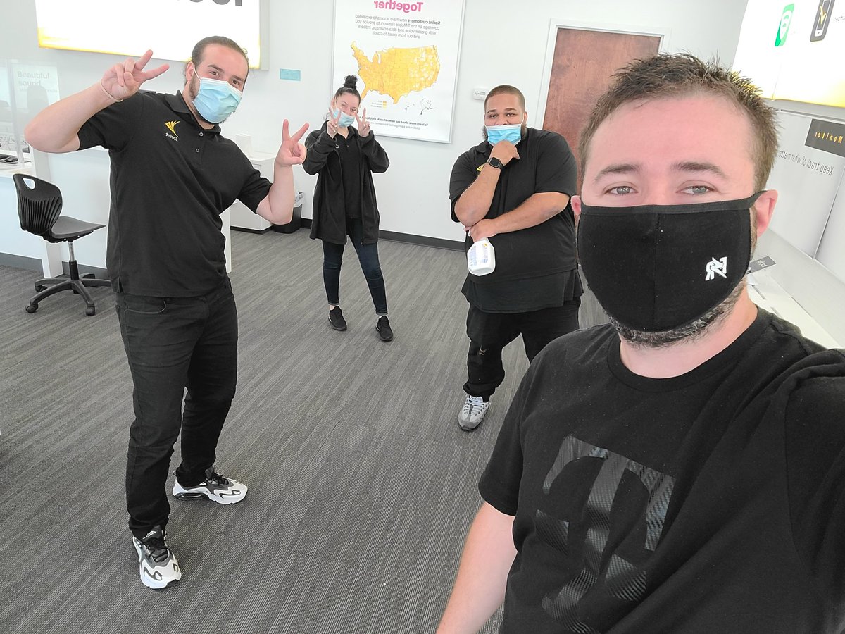 Visit with <a href="/jho_garci/">Jo Garcia</a> amazing Waterbury West team. These guys are fired up and ready for Sunday!! #SC_Fam #wearealltmobile