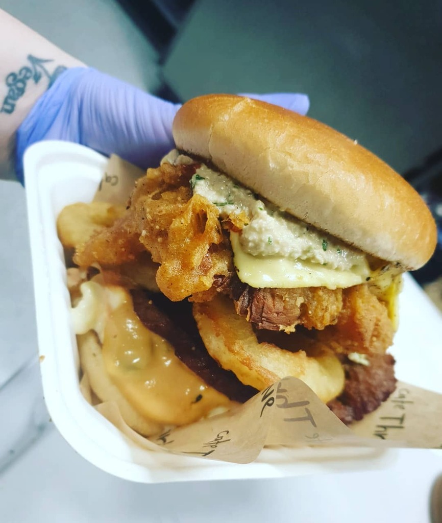 cafe_thrive's tweet photo. ALL the burger toppings! #meatfree #vegan #thrive #deliveroo #ubereats #clickandcollect #justpopin #supportsmallbusiness #shoplocal #thrive https://t.co/pLdmUc9VQ6