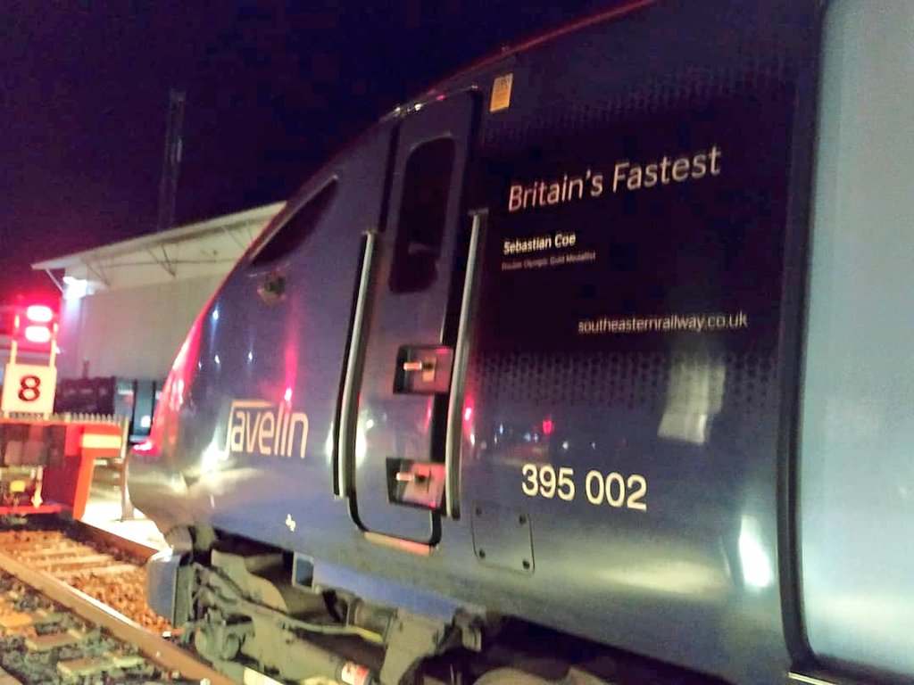 martinw02998119's tweet image. 395002 with its new mask livery sit on 8 road of Ashford Down Yard 28/7/20 ( taken from a place of safety) #class395 #javlin #highspeedtrain #southeastern #SpottingFromWork