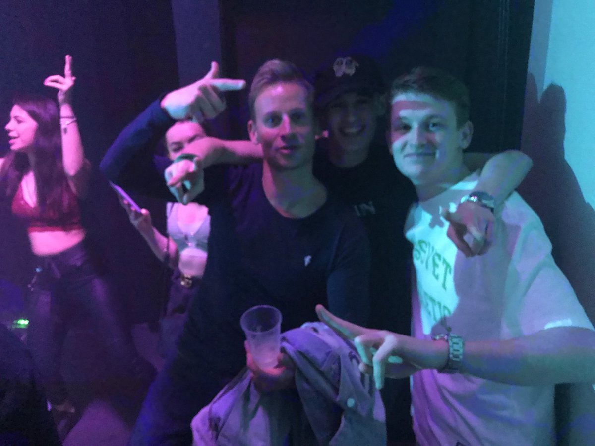 EyewearTy's tweet photo. Just before lockdown when life was like a box of mad ๐ธโs!!!
๐@sigmahq
@foamamusic๐
๐#ChalkBrighton
#UntouchableTour๐
๐& me!
#SigmaDJ #DJSigma #Foama #DJFoama #FoamaDJ #DJโs #Music
#WakeMeUpWhenThisNightmareIsOver #Covid19 #FastFowardTo2021 #BackInTheDay ๐ท๐ซ https://t.co/4K7WvVqXpL