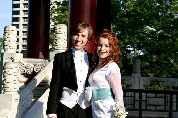 HollyBoxSprings's tweet photo. #tbt to prom with amazing @erinmcguffpenn ๐. We went as Rose and Jack ๐ from โTitanicโ Erin did the design for her dress based off of all of Roseโs in the movie. Such a fantastic person whoโs had such an impact on my life!
#drag #dragqueen #prom #promflashback #outofdrag #rpdr https://t.co/tcBe0eljUC