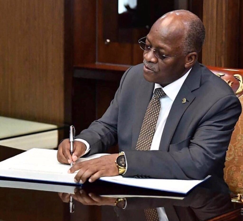 millardayo's tweet photo. Rais Magufuli amemteua Luteni Kanali Patrick Kenani Sawala kuwa Mkuu wa Wilaya ya Rufiji Mkoani Pwani akichukua nafasi ya Juma Njwayo ambaye uteuzi wake umetenguliwa.
#MillardAyoUPDATES https://t.co/fCXhO5GX8y