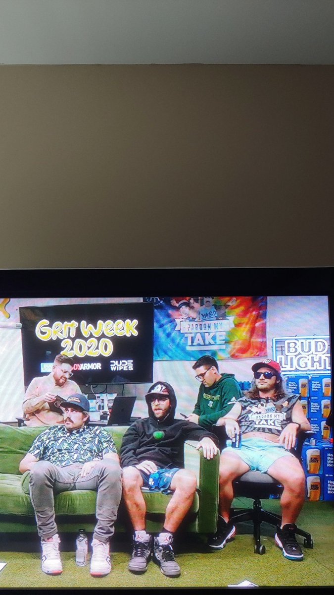 SportsTalkJ1's tweet photo. This is a group of humans in peak physical condition @hen_ease @BarstoolBigCat @PMTsportsbiz @PFTCommenter #GritStream 20 more minutes!! https://t.co/2G6fzHuhhP