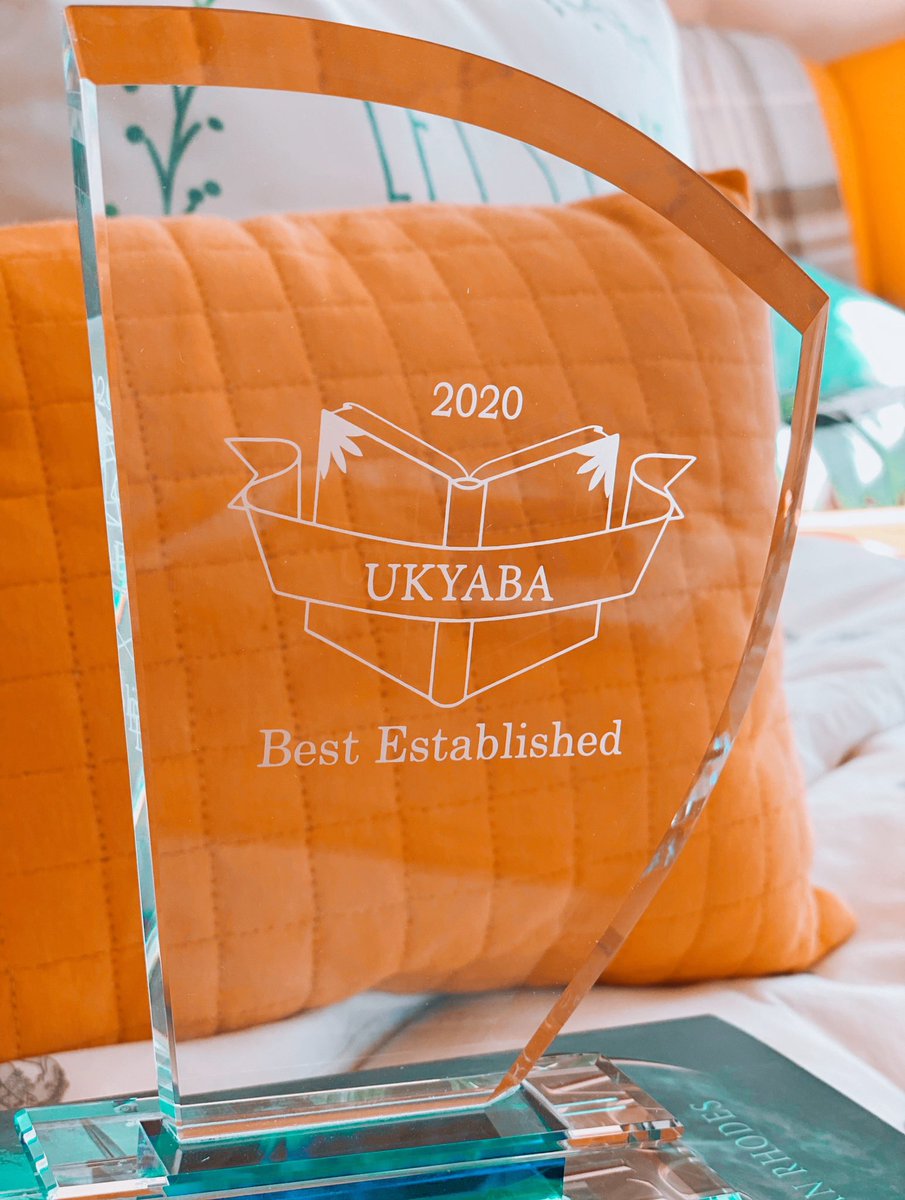 BooksNest's tweet photo. Had a special delivery today! My award for UKYABA’s Best Estbalished Blogger arrived and it gives me another chance to thank you guys all so, so, SO MUCH! ✨💛 https://t.co/pdNoU5X4xu