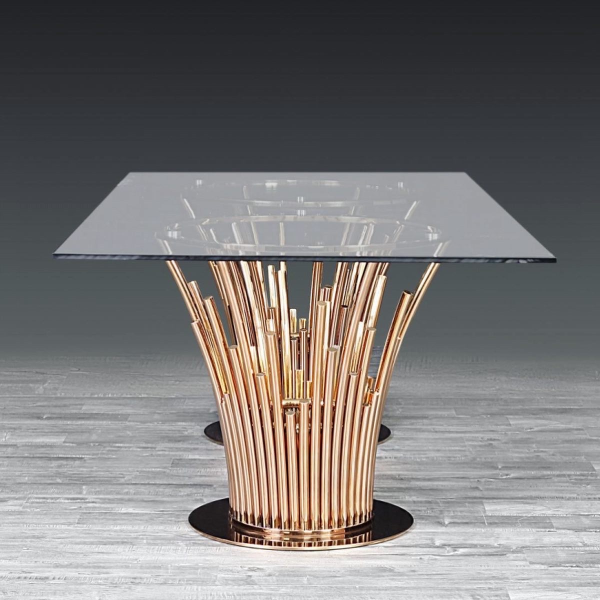 AllaModaDesign's tweet image. Introducing the Mauris Rectangular Luxury Dining Table. This table features a rose gold polished stainless steel base and a clear tempered glass top. ⁣
⁣
#allamodafurniture #shermanoaks #modernfurniture #contemporary #modernhomes #diningroom #furnituredesign #furniture