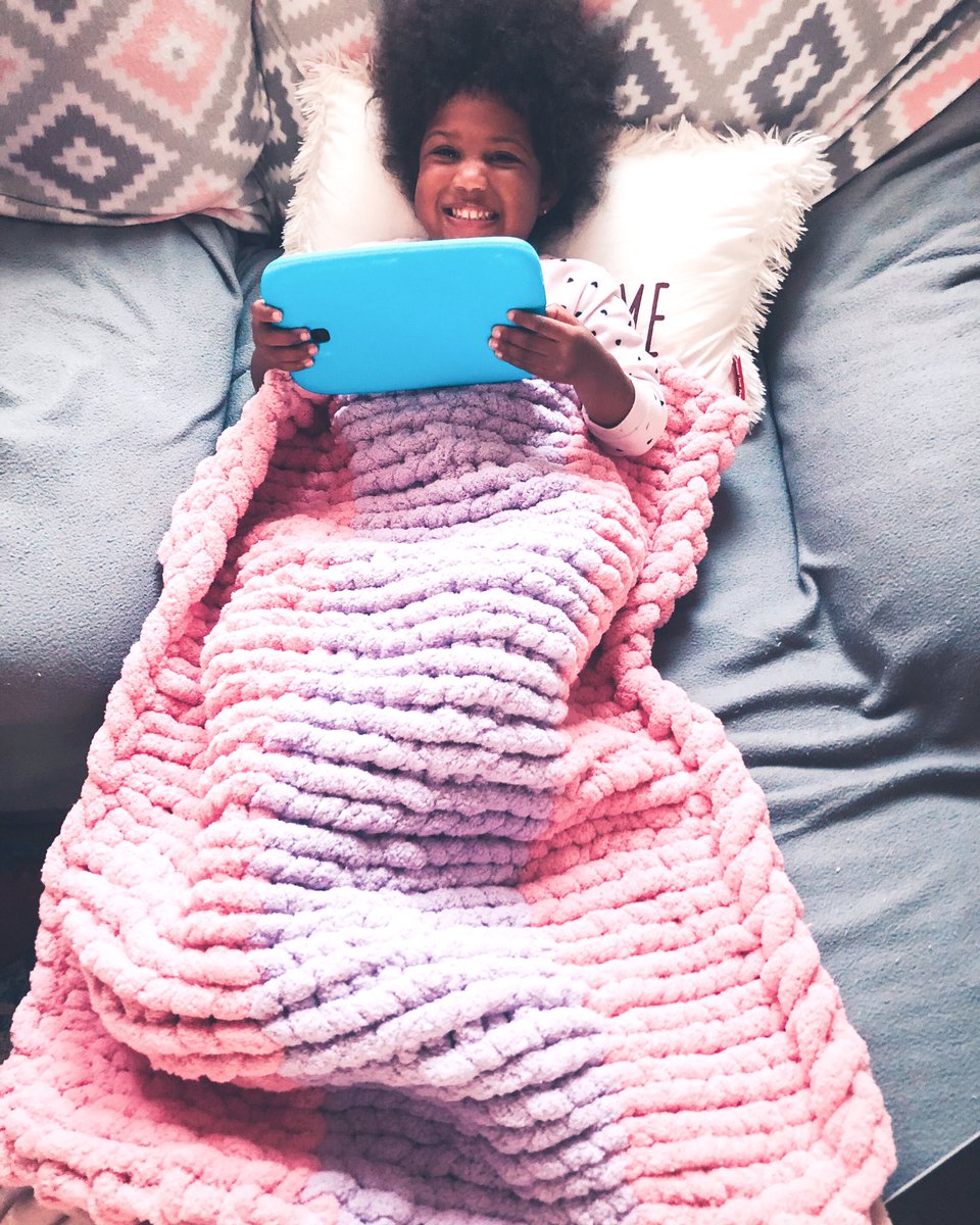 knitsandlove's tweet image. The girls loved their blankets!  Blush and Lavender Baby Blanket is about 2ft by 2 1/2 ft 💕  message if you would like something similar!!! #flatlay #chunkyknitswithlove #chunkyknitblankets #handmadechunkyknitblankets #chunkyknitblanketsdmv #knitting #knittingaddict #knitting