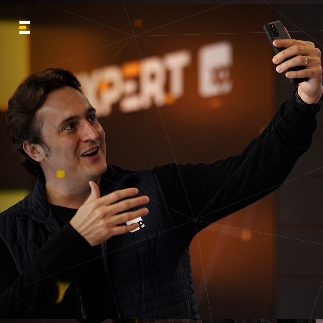 xpinvestimentos's tweet photo. Se é para ter #tbt que seja do inesquecível! A #ExpertXP2020 deixou saudade para muita gente. Foi divertido, foi único e trouxe um novo olhar para um futuro completamente transformado. As palestras estão abertas e disponíveis na íntegra em https://t.co/6VE6ff1rjF 😉 https://t.co/GaglA3kKjA