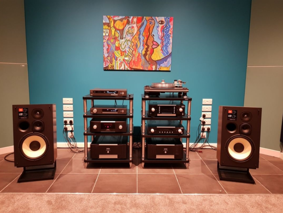 ArcamUK's tweet photo. #TBT to when the @whathifi UK team stopped by the HARMAN Cambridge facility to experience the latest Arcam, #MarkLevinson, and #JBLSynthesis innovations. https://t.co/5PFujyA4YA