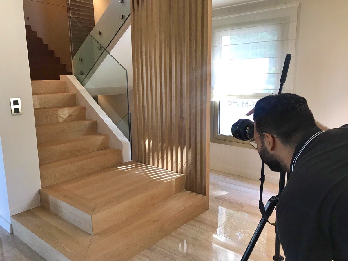 AgenceComDZ's tweet photo. #shooting 📸 On en prend plein la vue ! 🤩 
Retour en images sur le shooting photos des dernières réalisations de notre client l’#Ebénisterie. Angélique, notre responsable pôle projets était sur le coup !
#comdz #communication #agencedecom #agenceconseil #Ebenisterie #agencylife https://t.co/NotrnaJMwI