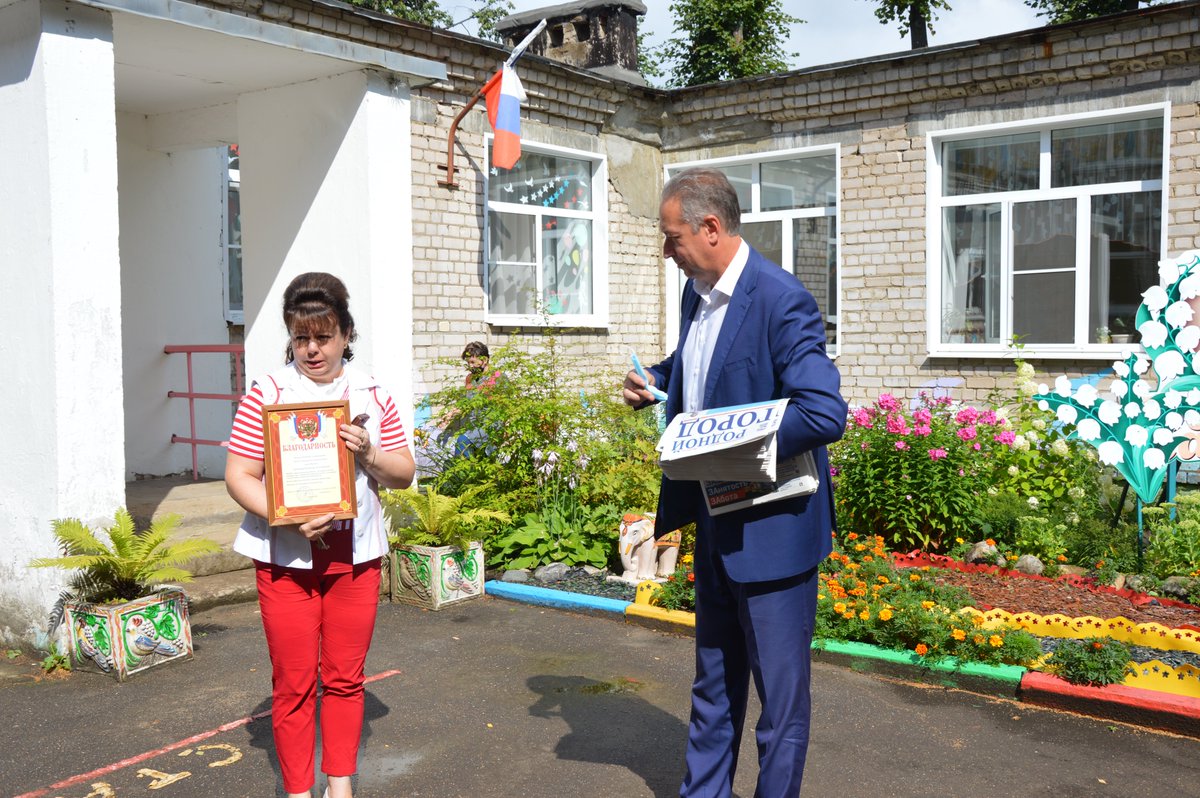 Каждый год 30 июля отмечается всемирный день дружбы и сегодня, в этот прекрасный день, меня пригласили в детский сад номер 165. Провели приятную беседу с заведующей Новиковой Еленой Александровной, решили пару вопросов и был приятно удивлен вручением благодарности в свой адрес!