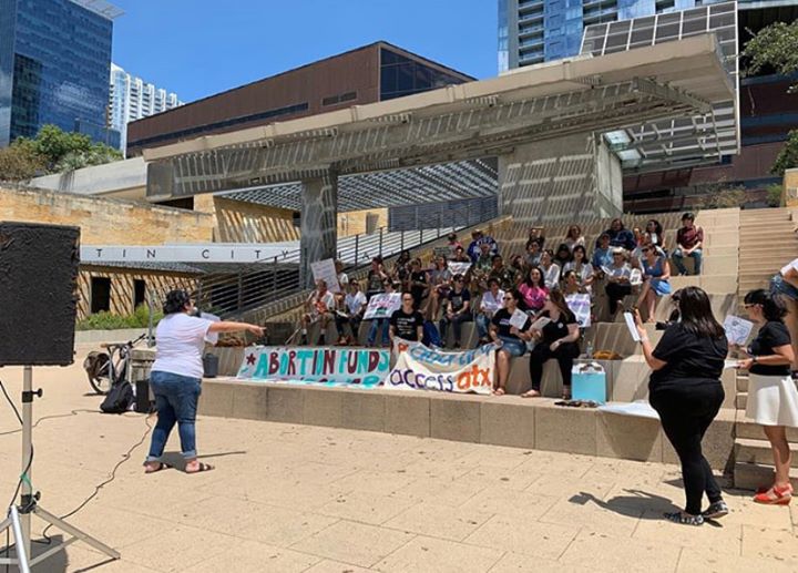 🚨Tell Austin City Council: reallocate funds from the Austin Police Department and reinvest in community programs and health care access, including practical support for Austinites seeking abortion access! bit.ly/339yto3 #FundCareNotCops
