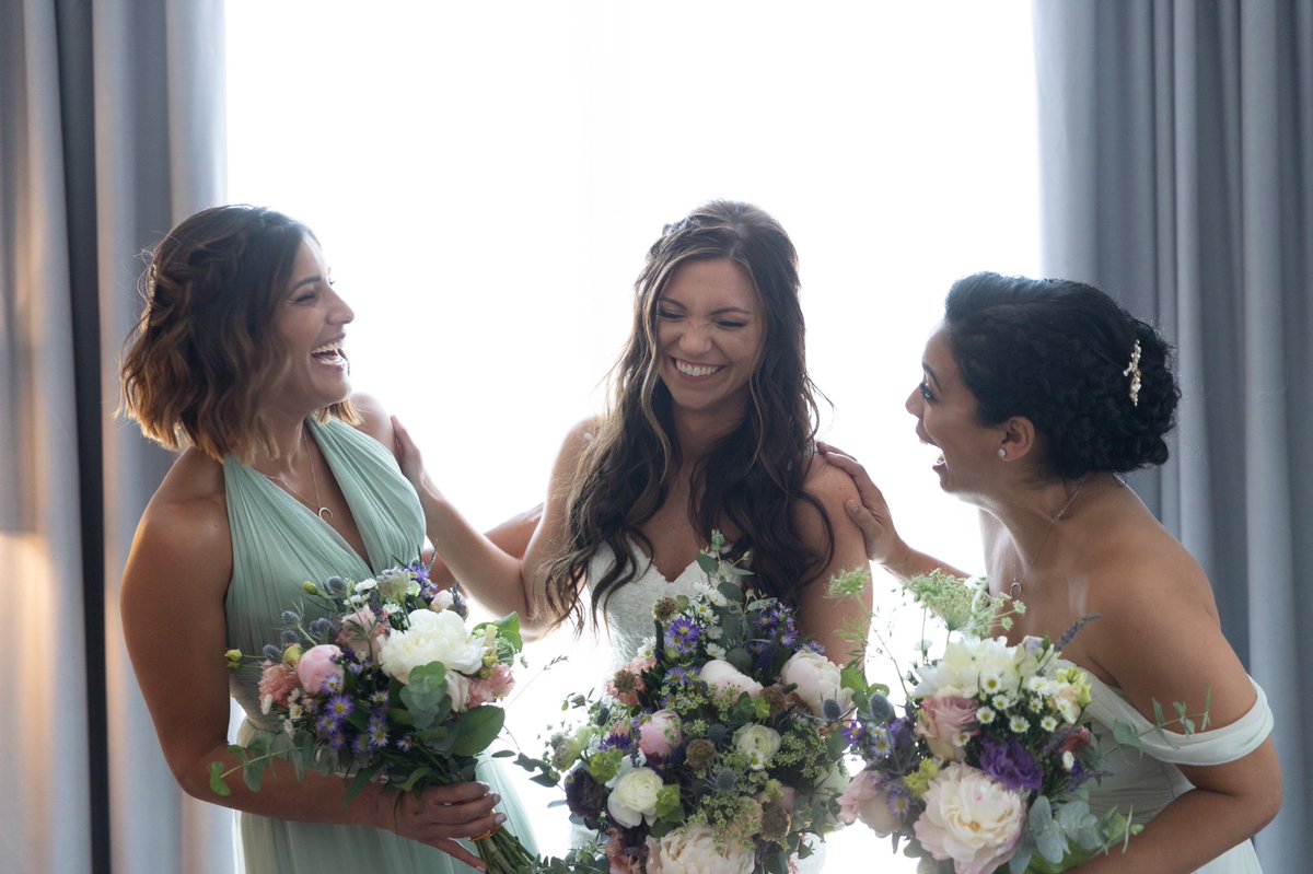 That laugh until it hurts feeling 😆 It’s #internationalfriendshipday so send your girls some extra love today babes 🤍🤍🤍
.
#unruffled #unruffledli #weddingplanner #brooklynwedding #summerwedding #bridesmaids #bridetribe #maidsofhonor #laughuntilithurts #celebratefriendship