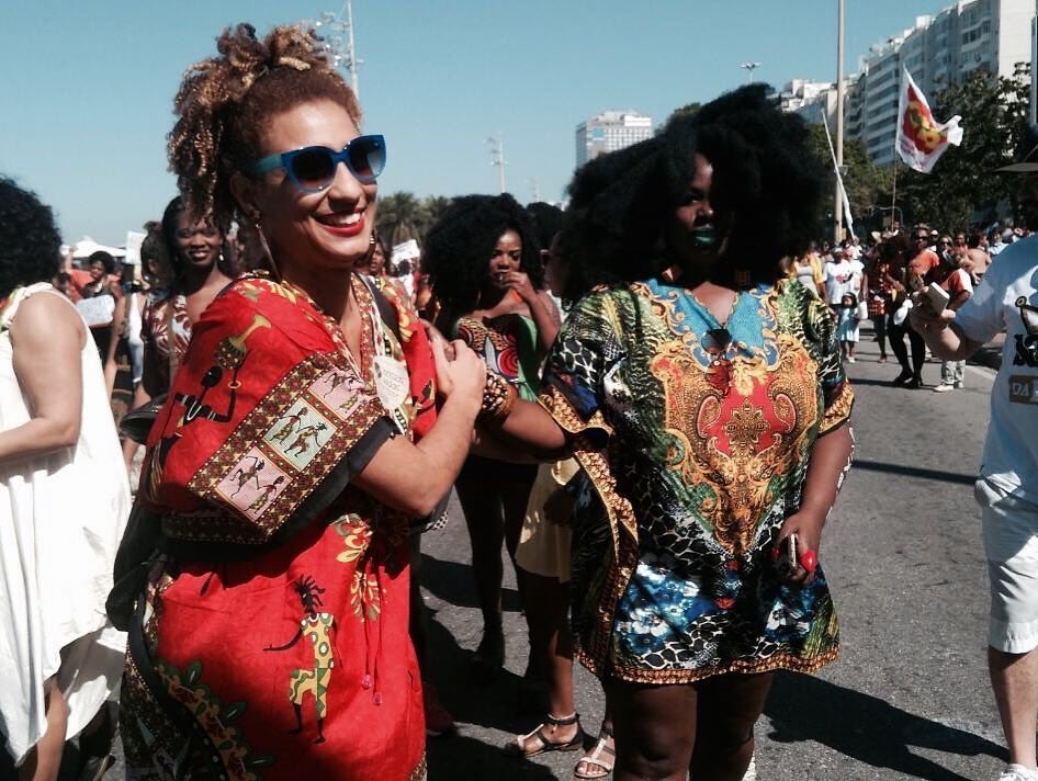 inst_marielle's tweet photo. Em 2017, Mari estava na Marcha anual das Mulheres Negras.  Esse ano não marchamos por conta da pandemia, mas seguimos na luta contra o racismo, pela saúde e pela vida!  #tbt #marchadasmulheresnegras #VidasNegrasImportam https://t.co/lALDfeud2C