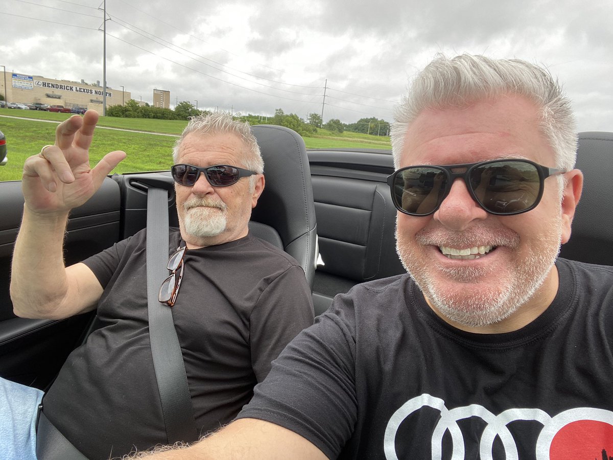 jasoncupp's tweet photo. And, we’re off!

#ShowMeRally departs NOW!

#TeamKINCAIDE #Porsche #911 #FiftyYearAnniversary https://t.co/cDcXUuuZow