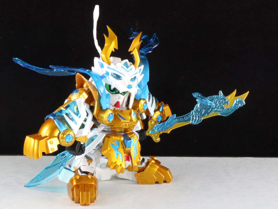 まさしげ 轟大帝 孫権ガンダム 再撮影しました 14年11月完成 猛虎装と轟大帝の鎧を組み合わせて それぞれの形態を補強しています 特に猛虎装の細身が気になったので 宝玉の追加など キットの売りである青色の発色の良さを活かす方向で製作